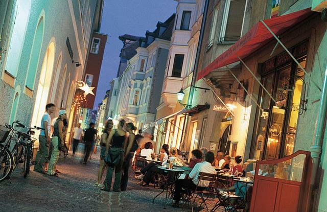 Schloss Weichs Zu Regensburg Mit 2Schlafzimmer Parkplatz Internet 75Qm Zentrum Exterior photo